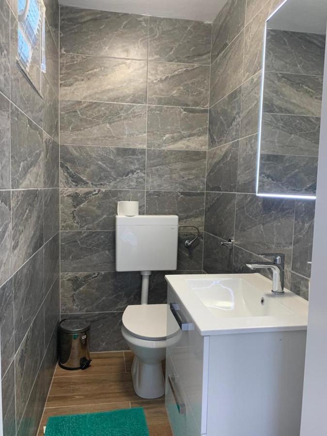 Apartmani Albatros Perusic エクステリア 写真