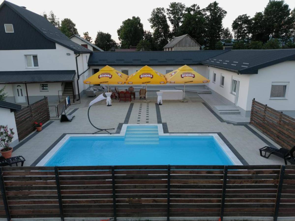 Apartmani Albatros Perusic エクステリア 写真
