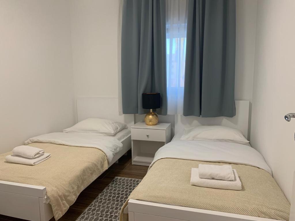 Apartmani Albatros Perusic エクステリア 写真