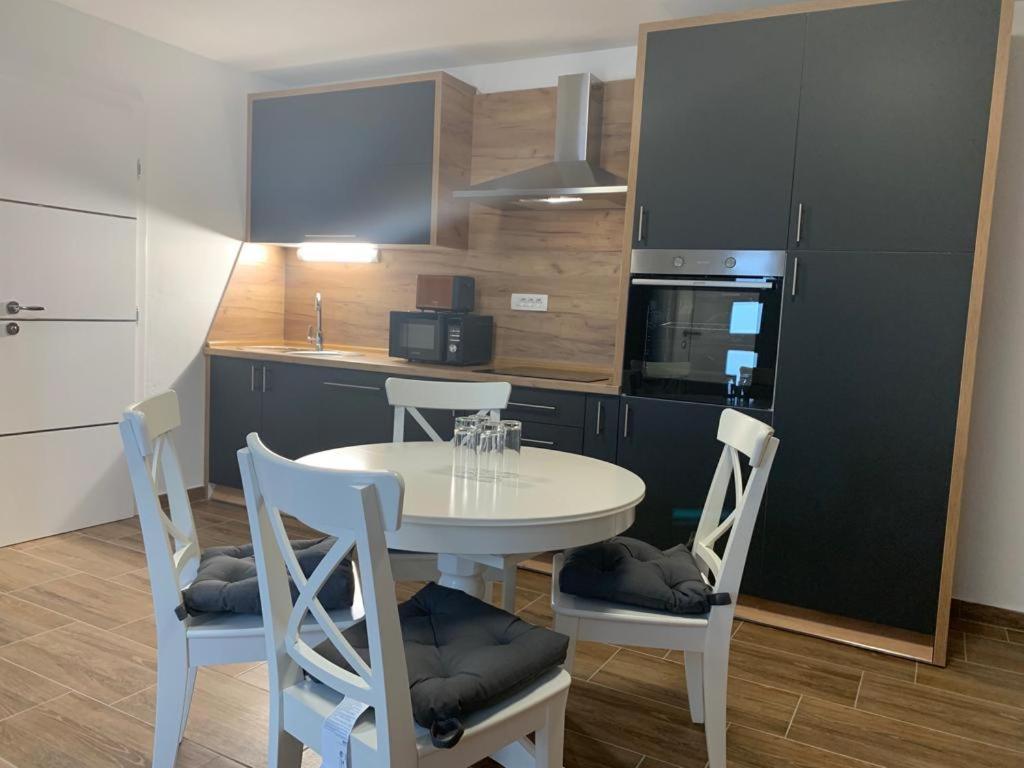 Apartmani Albatros Perusic エクステリア 写真