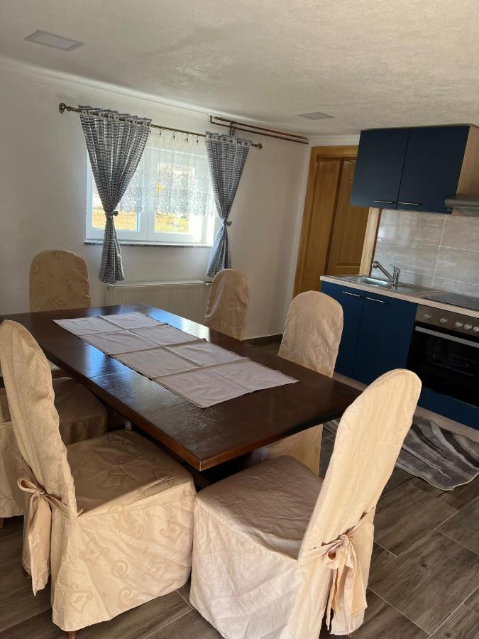 Apartmani Albatros Perusic エクステリア 写真